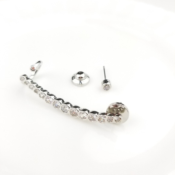 Henri Bendel Luxe Uptown Ear Cuff - Picture 2 of 6